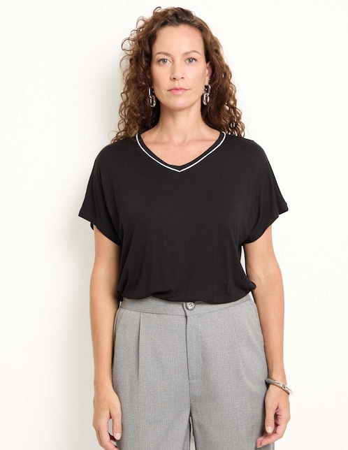 Playera manga corta cuello V para mujer 1