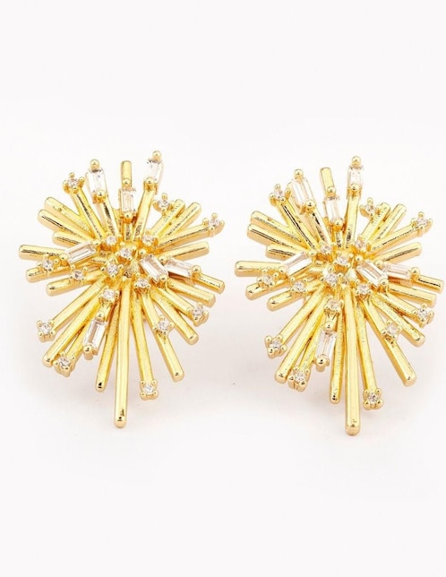 Aretes de estrella Yoiko con acabado baño de oro zirconia