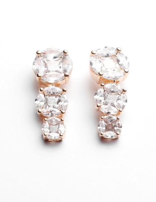 Aretes cortos Yoiko Élivine con acabado baño de oro 18 k zirconia