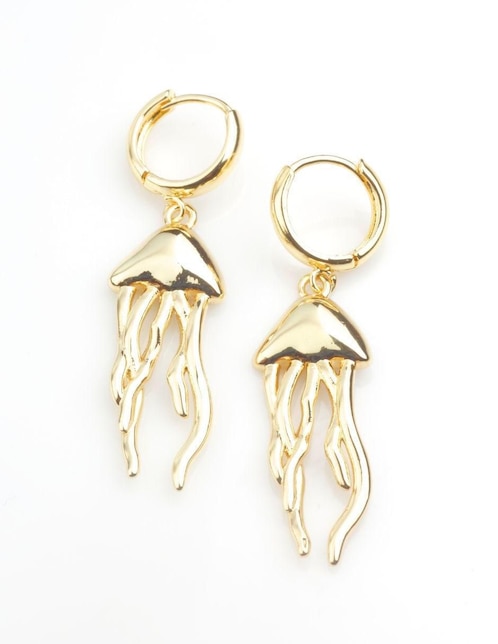 Aretes largos de medusa Yoiko Meduselle con acabado baño de oro