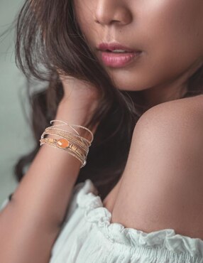 Pulsera Yoiko Piedra Y Chaquira Haip con acabado brillante