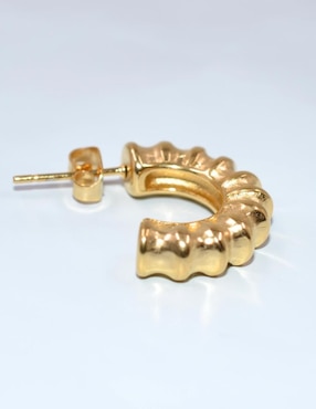 Aretes de media luna Yoiko Life Style con acabado brillante