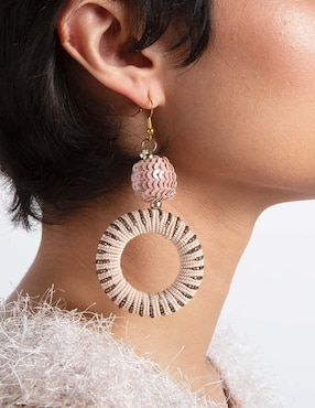 Aretes circulares Yoiko Devi con acabado brillante