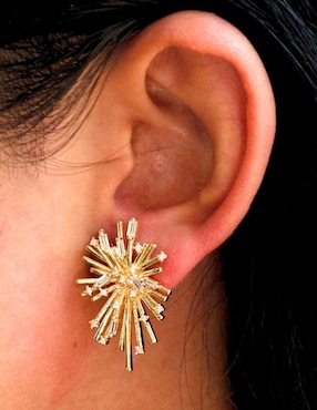 Aretes de estrella Yoiko con acabado baño de oro zirconia