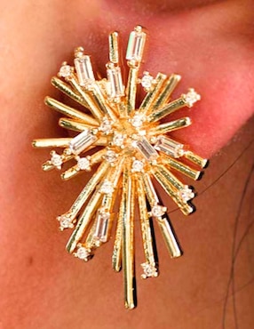 Aretes de estrella Yoiko con acabado baño de oro zirconia