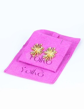 Aretes de estrella Yoiko con acabado baño de oro zirconia