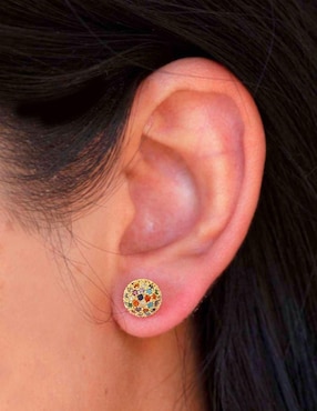 Broqueles redondos Yoiko con acabado baño de oro 18 K zirconia