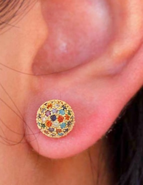 Broqueles redondos Yoiko con acabado baño de oro 18 K zirconia