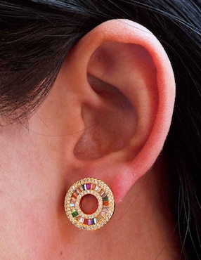 Broqueles redondos Yoiko Aura con acabado baño de oro zirconia