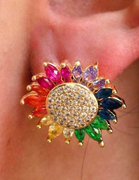 Broqueles de flor Yoiko Solara con acabado baño de oro zirconia