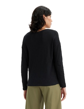 Playera manga larga Levi's cuello redondo para mujer
