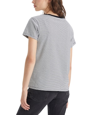 Playera manga corta Levi's cuello V para mujer