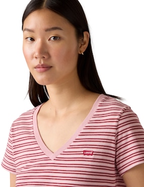 Playera manga corta Levi's cuello V para mujer