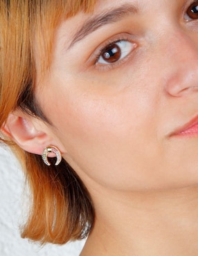 Broqueles de luna Yoiko con acabado baño de oro 18 K zirconia