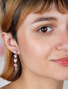Aretes largos de flecha Yoiko Amarisse Flèche con acabado baño rodio zirconia