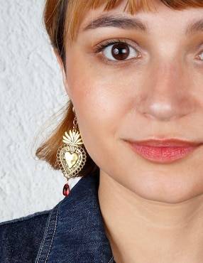 Aretes largos de corazón Yoiko Milagritos Alto Golden 18 k baño de oro cristal