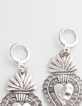 Aretes de corazón Yoiko con acabado baño rodio cristal