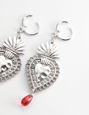 Aretes de corazón Yoiko con acabado baño rodio cristal