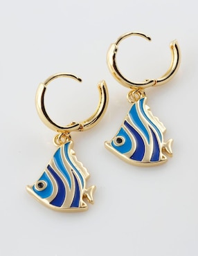 Aros de pez Yoiko Azulina con acabado baño de oro 18 K