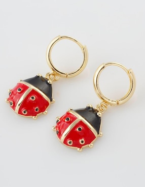 Aretes cortos de catarina Yoiko Catarinette baño de oro 18 k