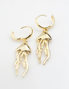 Aretes largos de medusa Yoiko Meduselle con acabado baño de oro