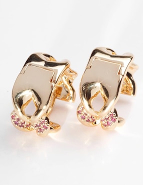 Aretes huggies Yoiko Virelle con acabado baño de oro 18 K zirconia
