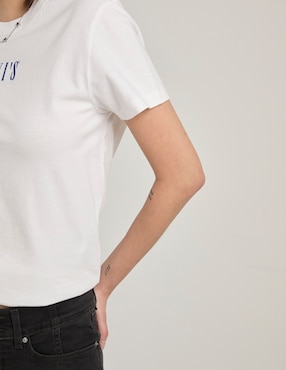 Playera manga corta Levi's cuello redondo para mujer
