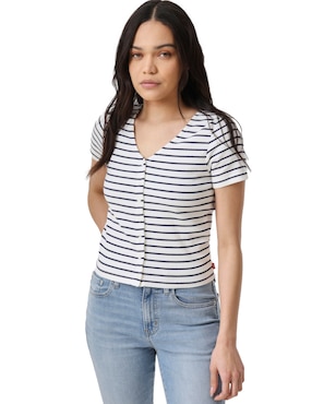 Playera manga corta Levi's cuello V para mujer