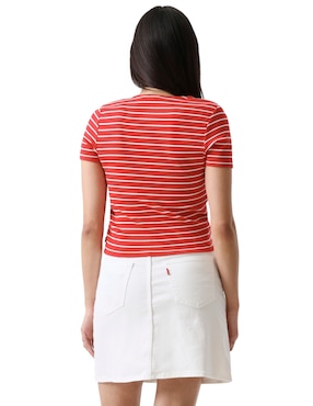 Playera manga corta Levi's cuello V para mujer