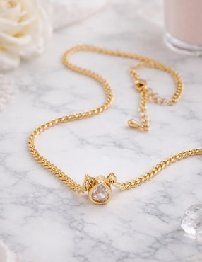 Collar de gota Yoiko Lumina con acabado baño de oro 18 K