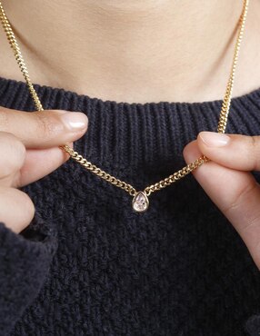 Collar de gota Yoiko Lumina con acabado baño de oro 18 K