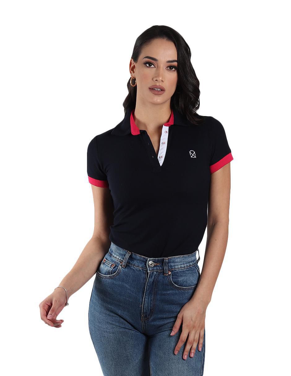 Agenda Tortosa Camisa Negra Con Pantalon Beige Cuello Redondo