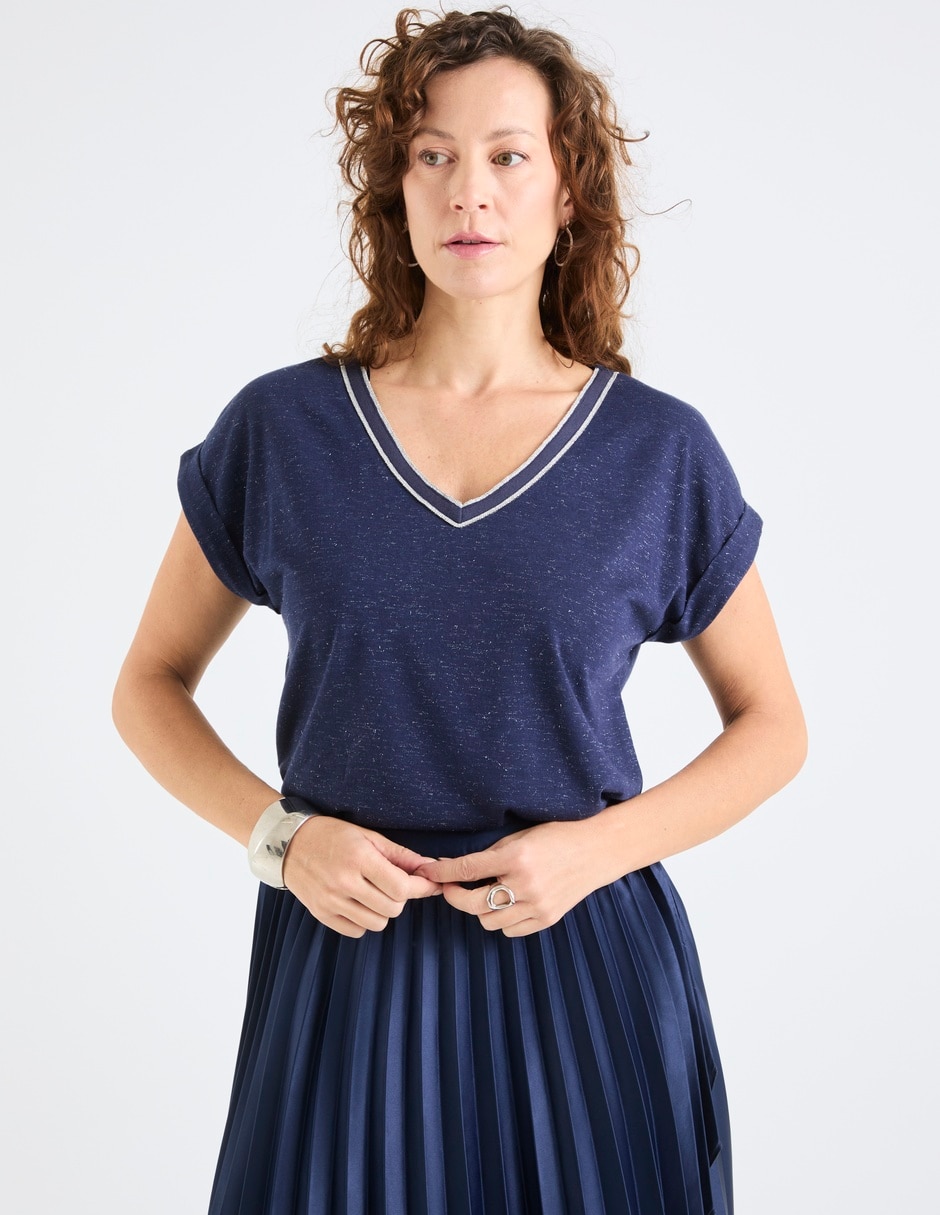 Playera manga corta cuello V para mujer