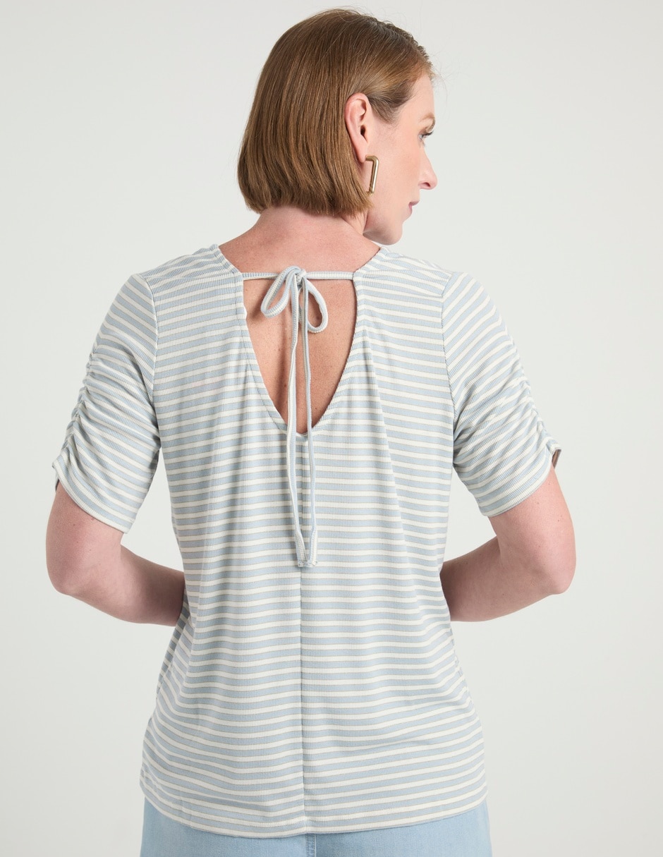 Playera manga corta cuello V para mujer 6