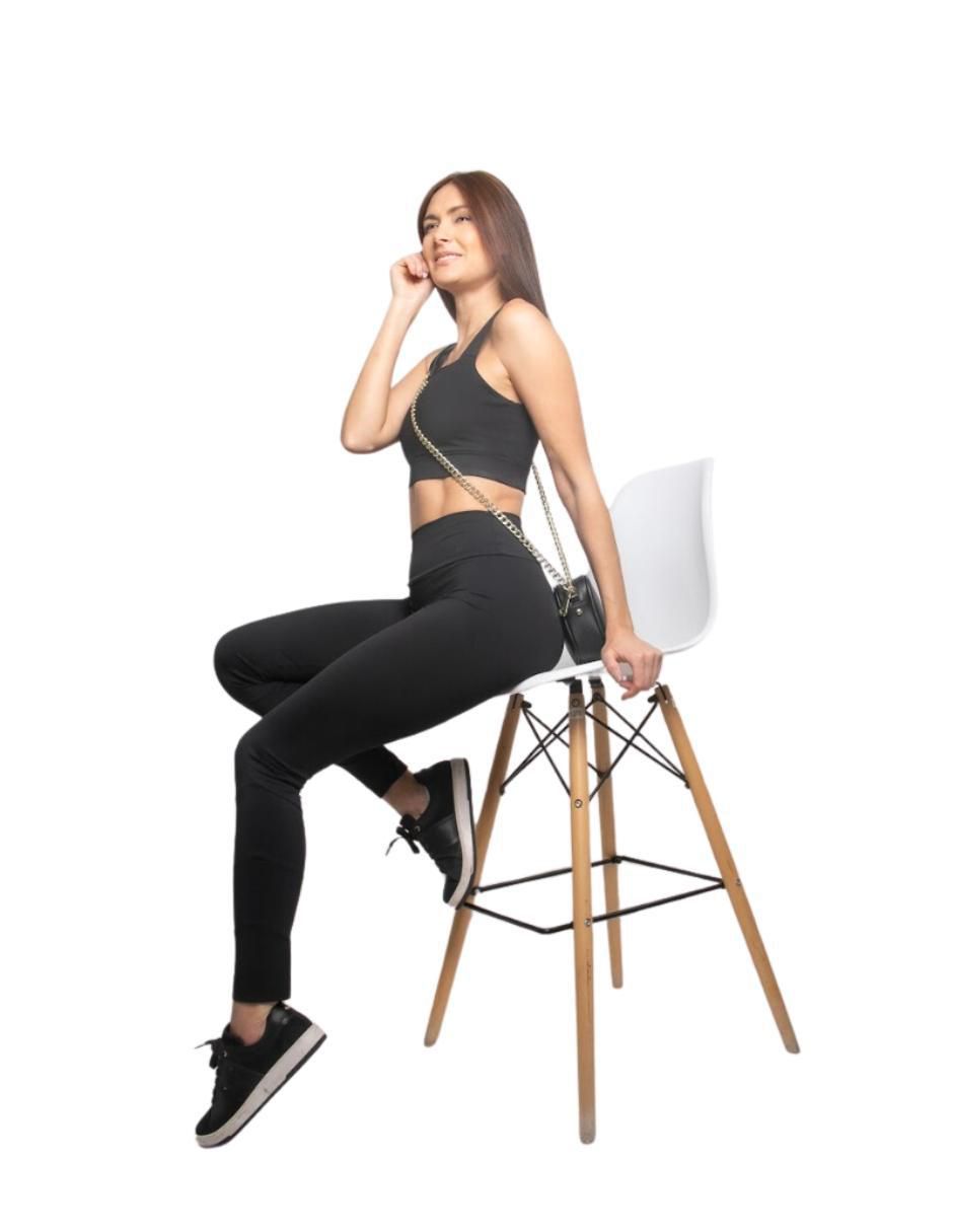 Conjunto deportivo regular con elástico para mujer 4