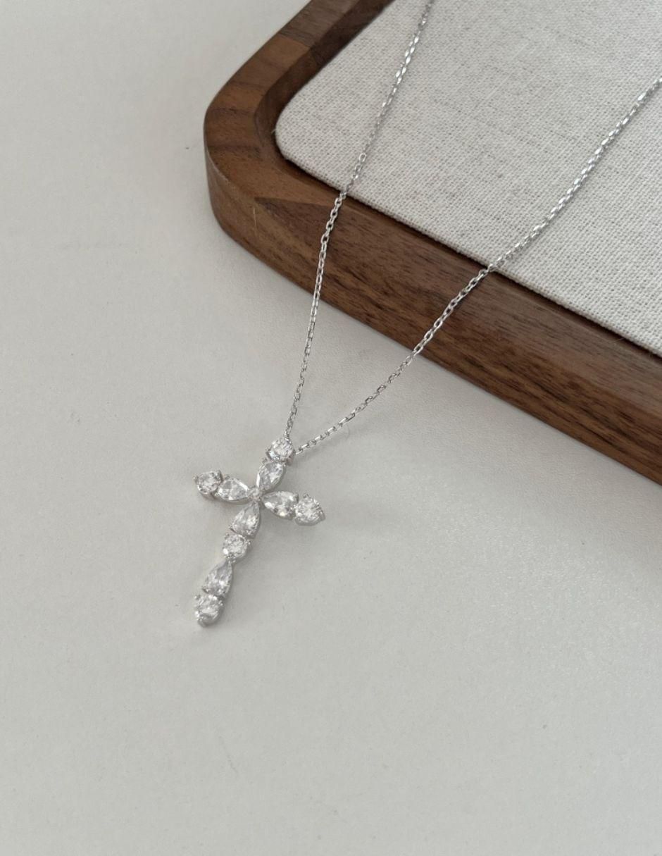 Collar de cruz Charlotte de plata P 925