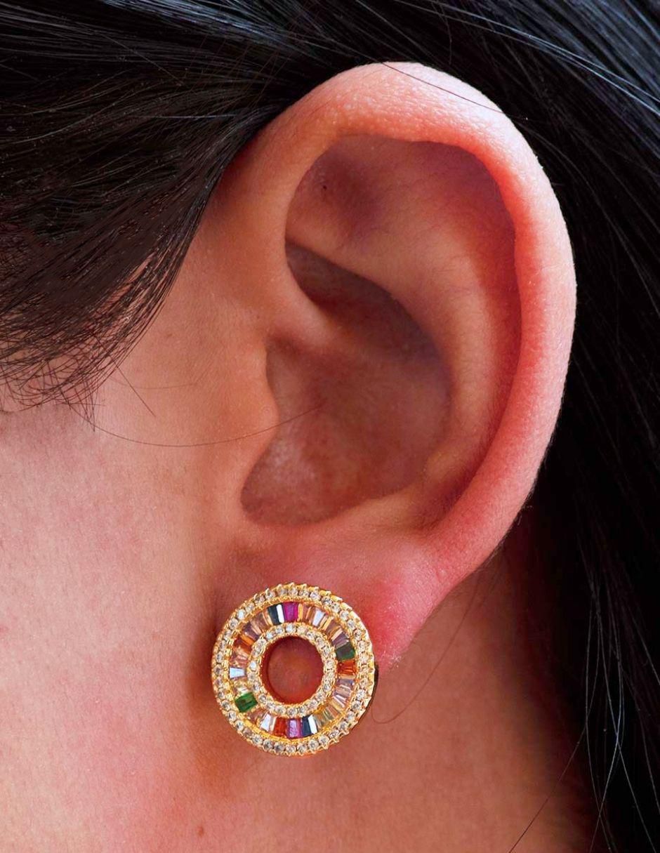 Broqueles redondos Aura con acabado baño de oro zirconia 3