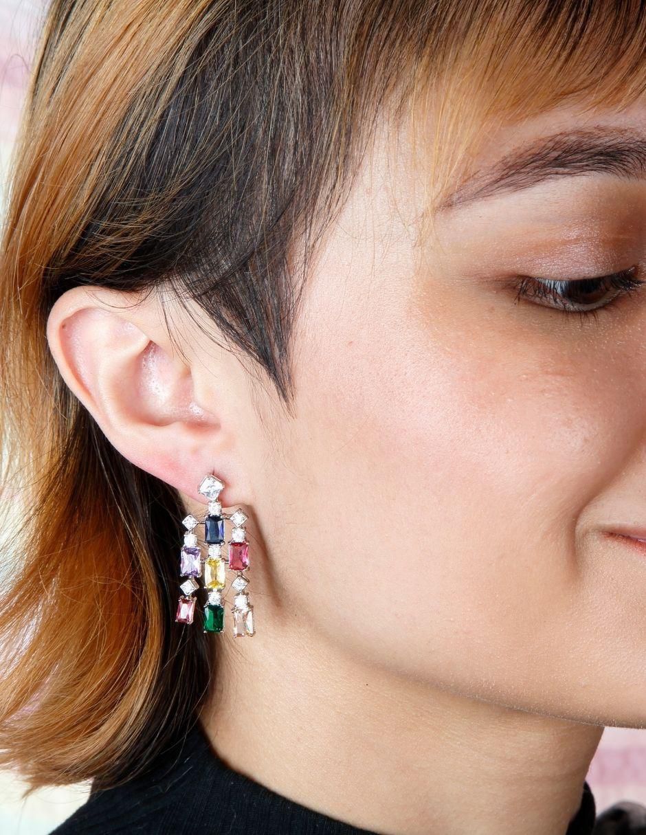 Aretes largos Aurianne con acabado baño rodio zirconia 4