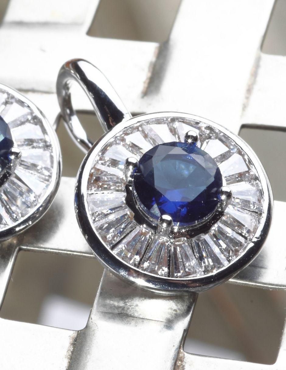 Aretes cortos redondos Saphira con acabado baño rodio zirconia 3