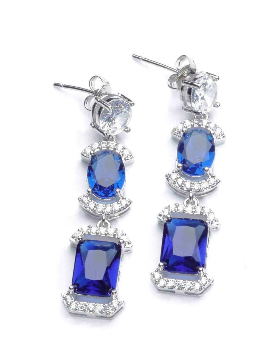 Aretes largos Lumira con acabado baño rodio zirconia Aretes largos Lumira con acabado baño rodio zirconia