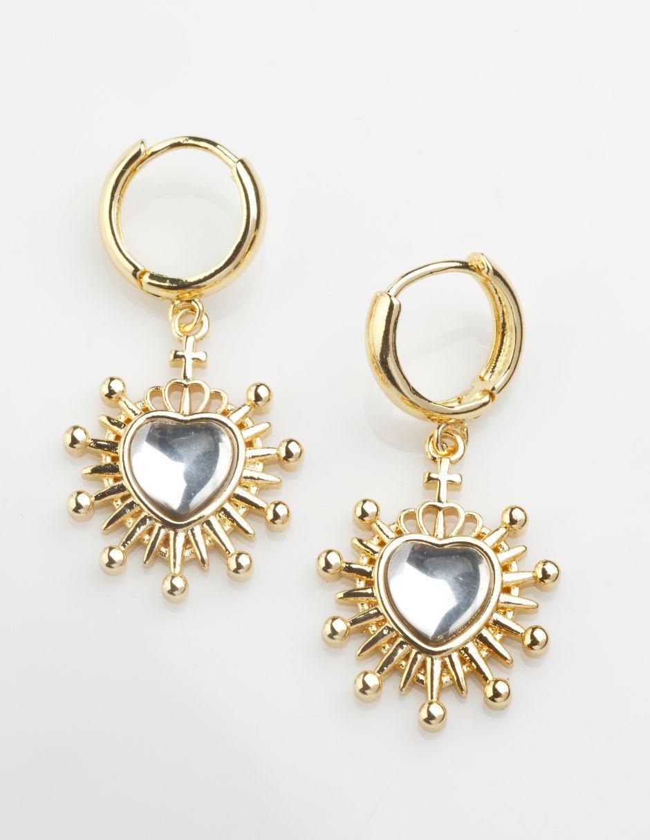 Aretes cortos de corazón Solara con acabado baño de oro zirconia 2