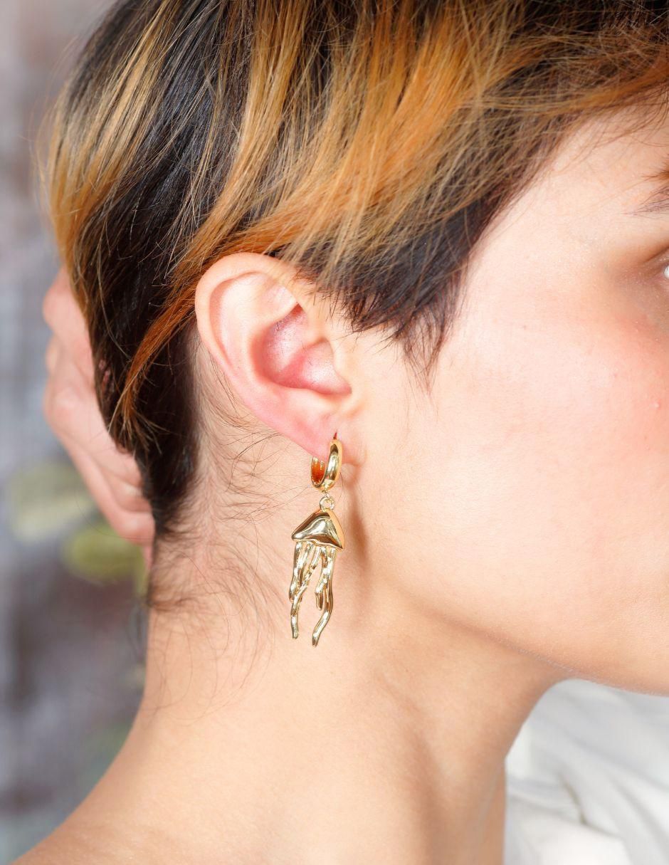 Aretes largos de medusa Meduselle con acabado baño de oro 7