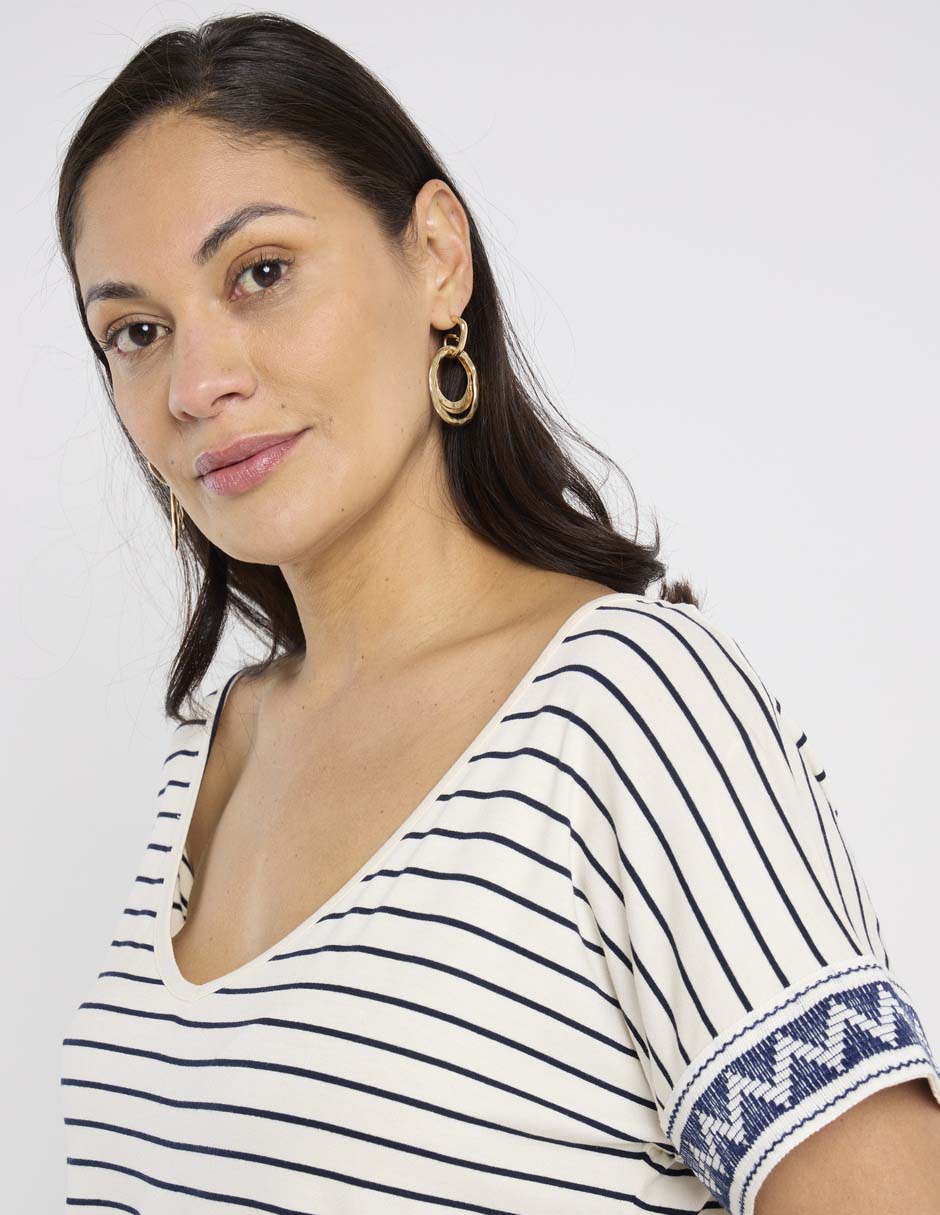 Playera manga corta cuello V para mujer 4