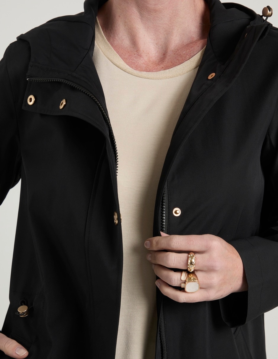 Gabardina capucha y bolsa para mujer 4