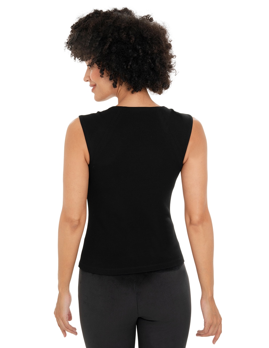 Playera cuello con escote para mujer 3