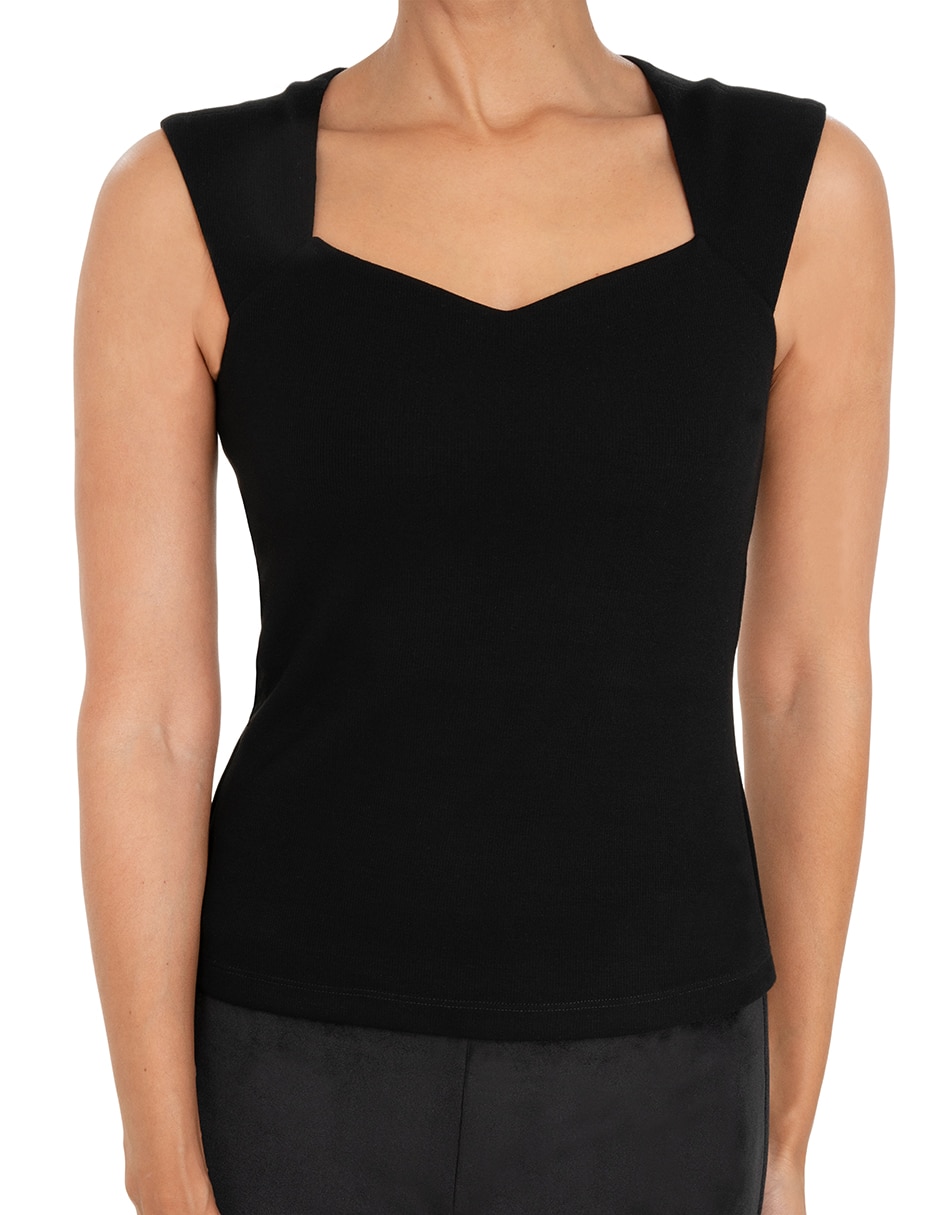 Playera cuello con escote para mujer 4