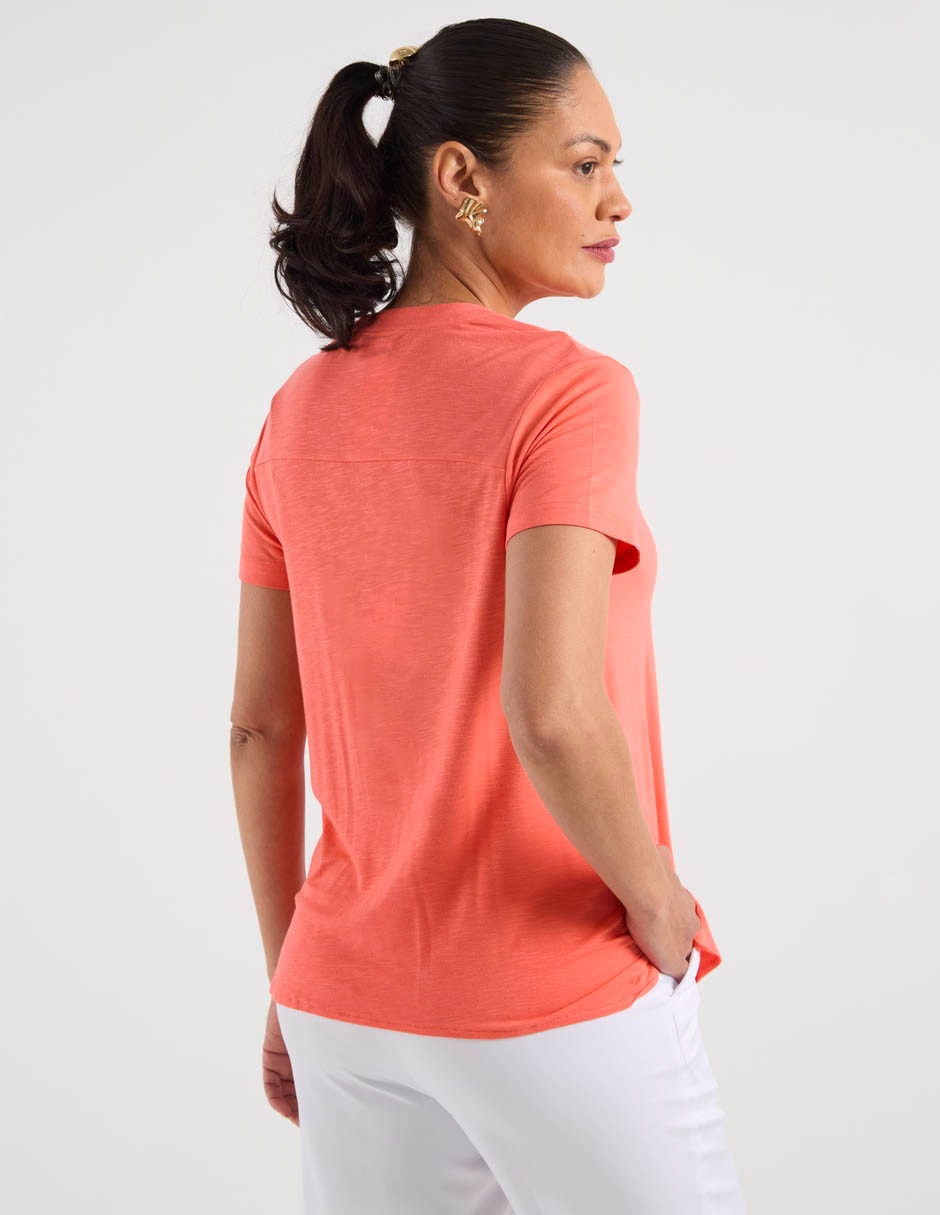 Playera manga corta cuello V para mujer 6