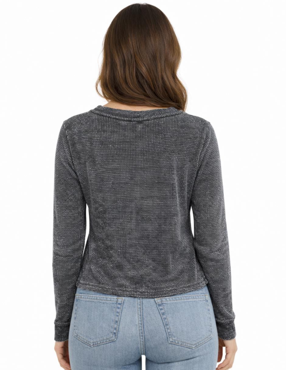Playera manga larga cuello V para mujer 3